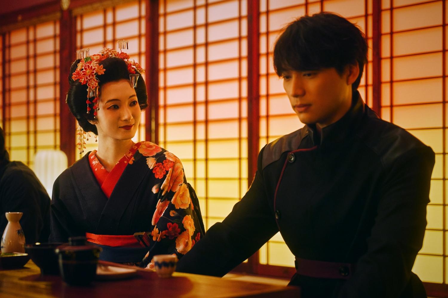 福士蒼汰去年盛夏之際來台拍攝《花臉貓:修羅道》,和韓寧(左) 有精彩對手戲。(圖/烈日影像提供)