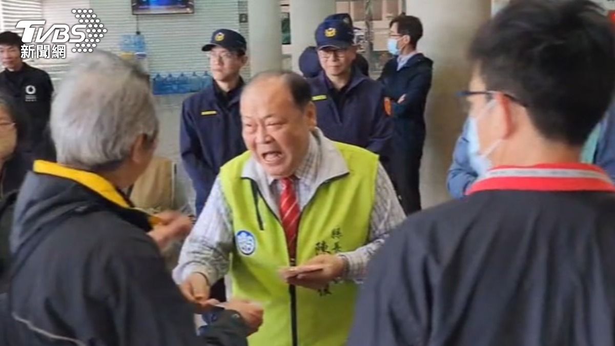 澎湖縣長陳光復跌倒昏迷醒了! 妻曝眼睛可跟著說話聲轉動