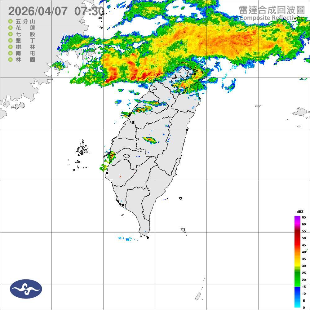 北台灣上空「一片橘紅」。(圖/翻攝自臉書「台灣颱風論壇|天氣特急」)