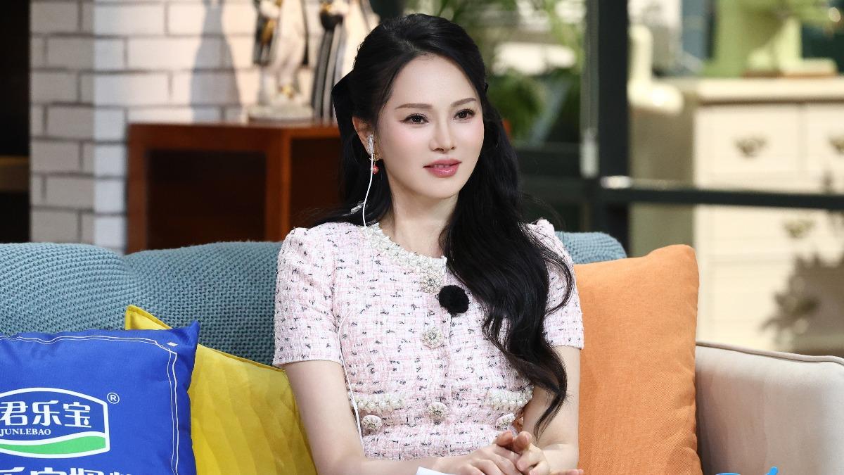 伊能靜錄製大陸真人秀,分享和秦昊再婚內幕。(圖/翻攝自我們的爸爸微博)