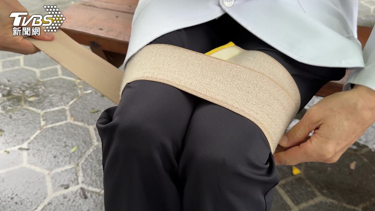 物理治療師建議使用有彈性的束帶。(圖/TVBS)