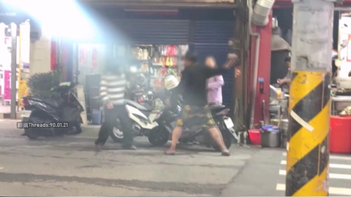 員林街頭小擦撞引爆衝突 腳踏車騎士怒摔車「掏大鎖」險失控。(圖/Threads 90.01.21)