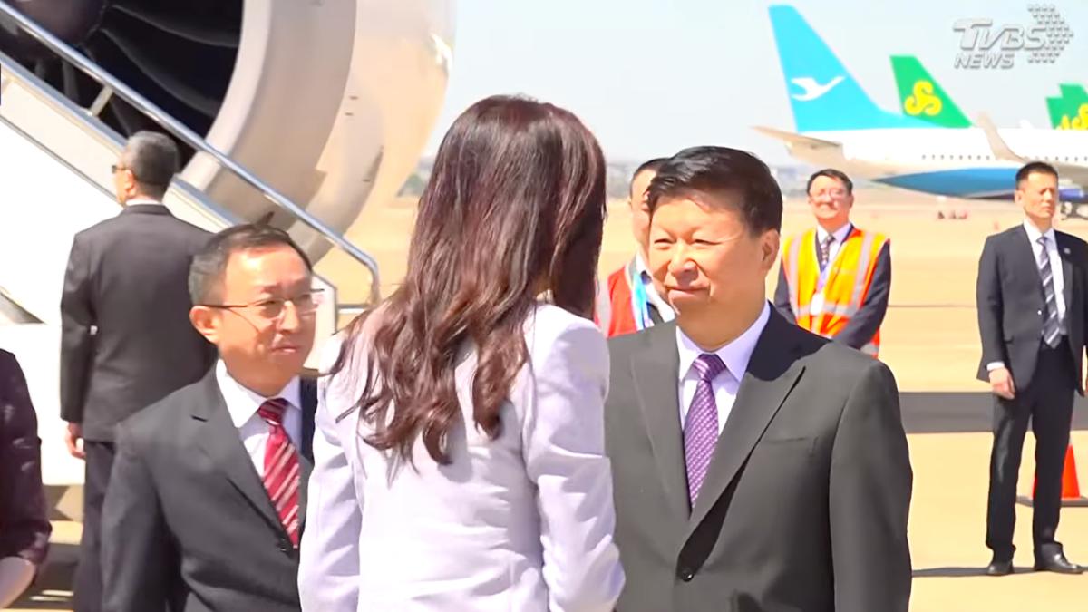 鄭麗文抵達上海!國台辦主任宋濤親自接機 未談話即驅車南京