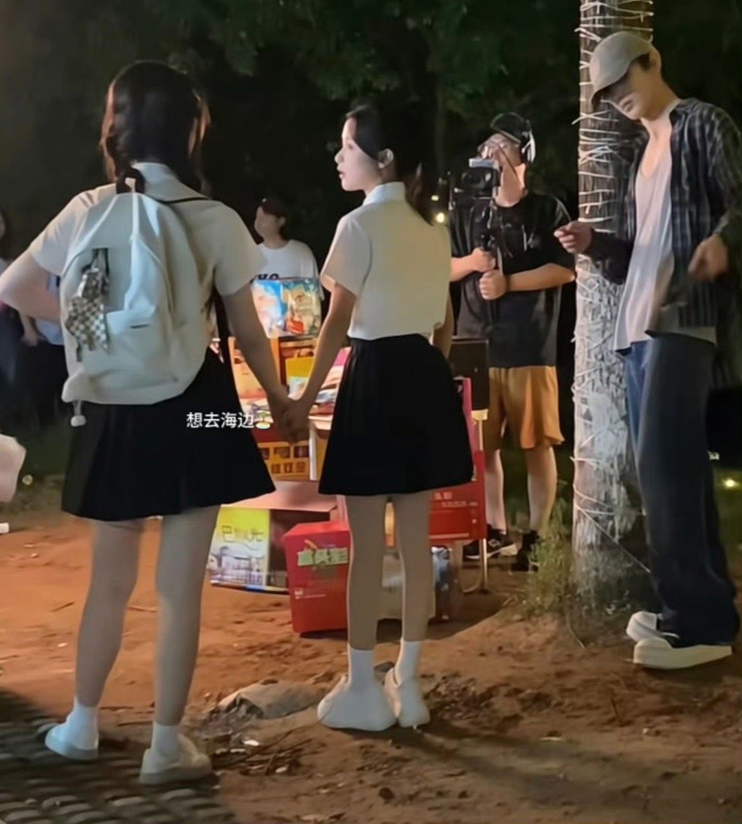 余茵(右)本人瘦到像竹竿。(圖/翻攝自余茵微博)
