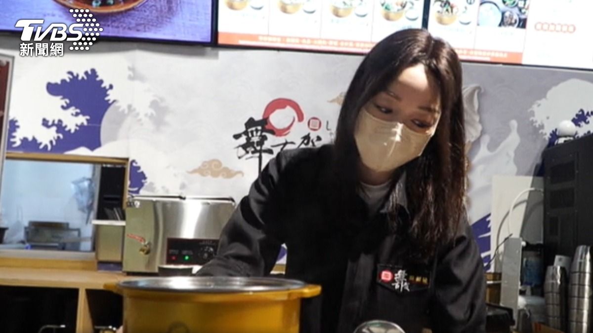 餐飲業大缺工，店員指出在求職時，沒有感受到太多的年齡分水嶺。（圖／TVBS）