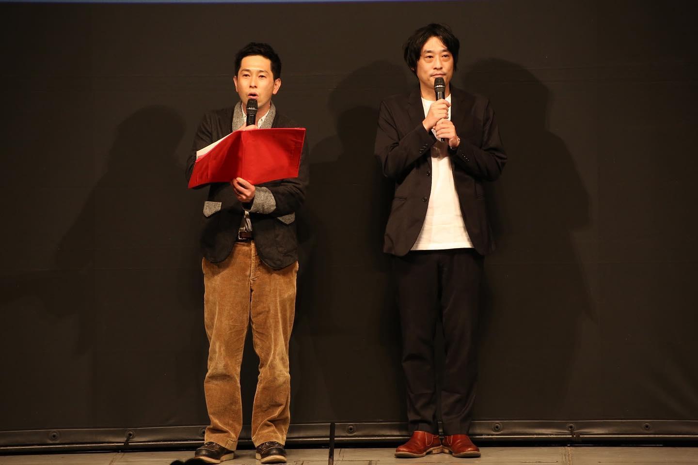 亘健太郎(左)跟村上健志一起組成「水果雞尾酒」。(圖/翻攝自亘健太郎IG)