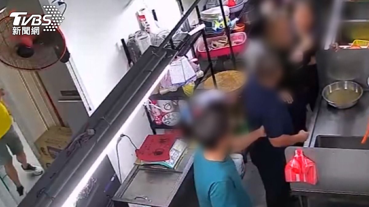 老闆娘控訴離婚後被前夫多次騷擾,連店內女員工也被打。(畫面翻攝/臉書爆料公社公開版)