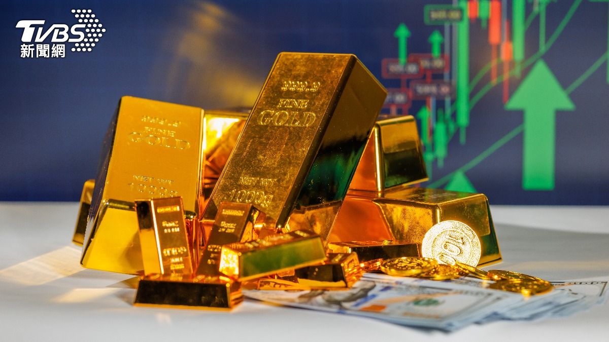 黃金現貨價格8日上漲2.3%、來到每盎司4811.66美元。(示意圖/達志影像shutterstock)