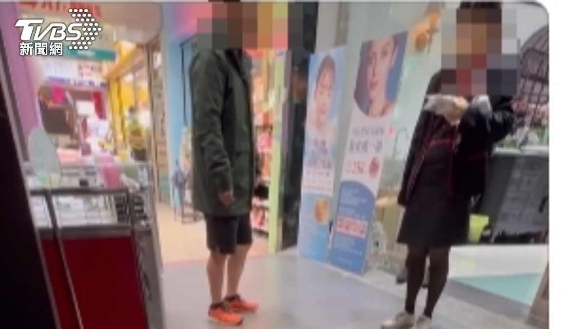 「為何不積極?」疑美容店主管街頭逼問 女店員傻站