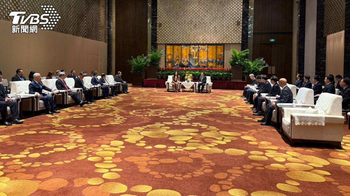國民黨主席鄭麗文中午和江蘇省委書記信長星會晤。(圖/TVBS)