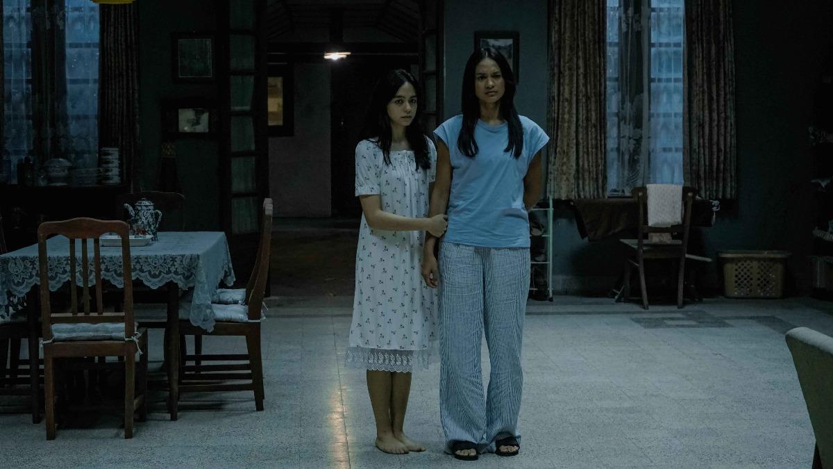 拍攝現場太邪門!女星收工「鹽水洗全身」 印尼恐怖片《屍咒還魂》挑戰恐懼