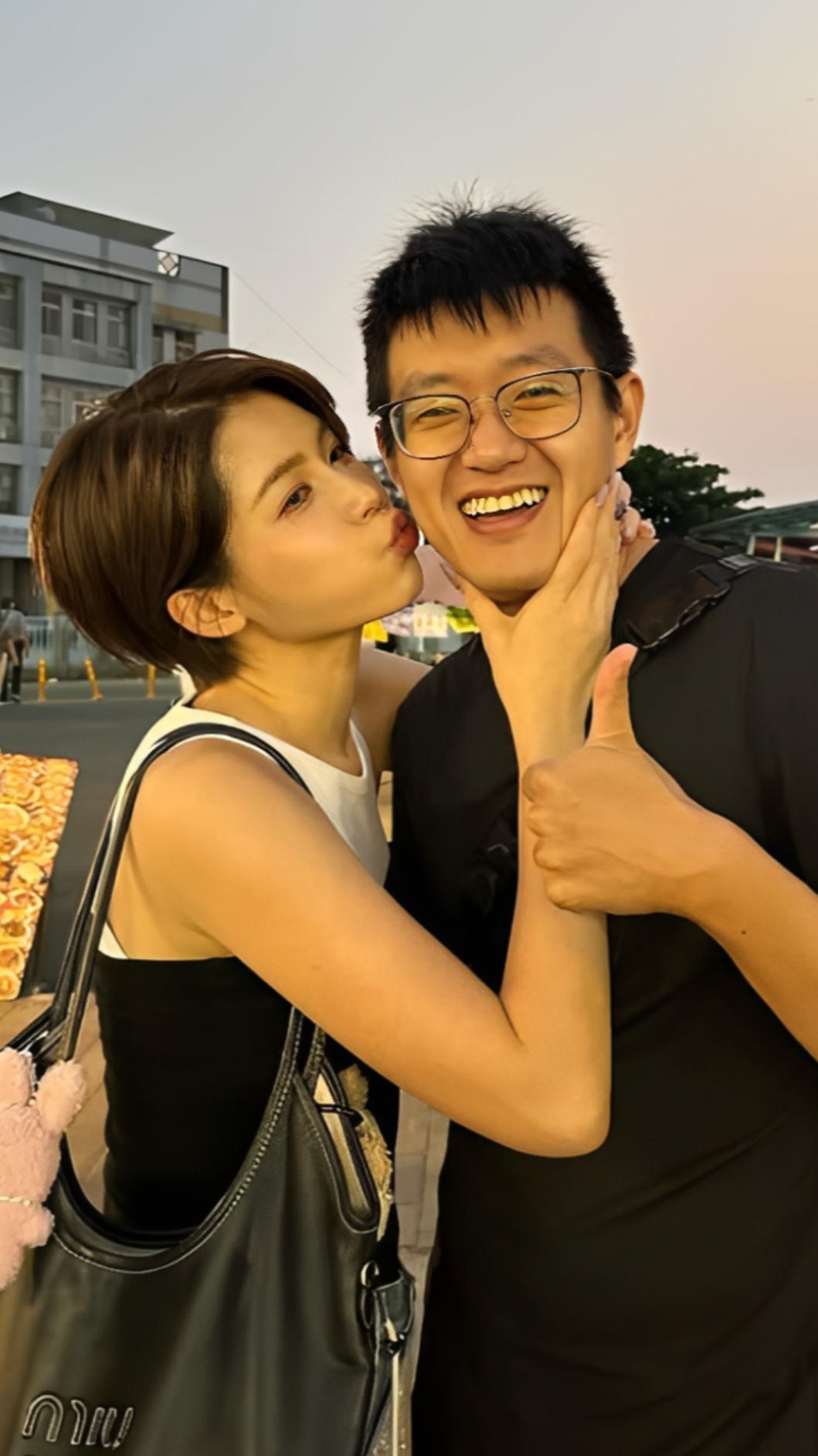 人氣YTR牛排與老婆「妮妮」。(圖/翻攝自IG@nini_food0822)