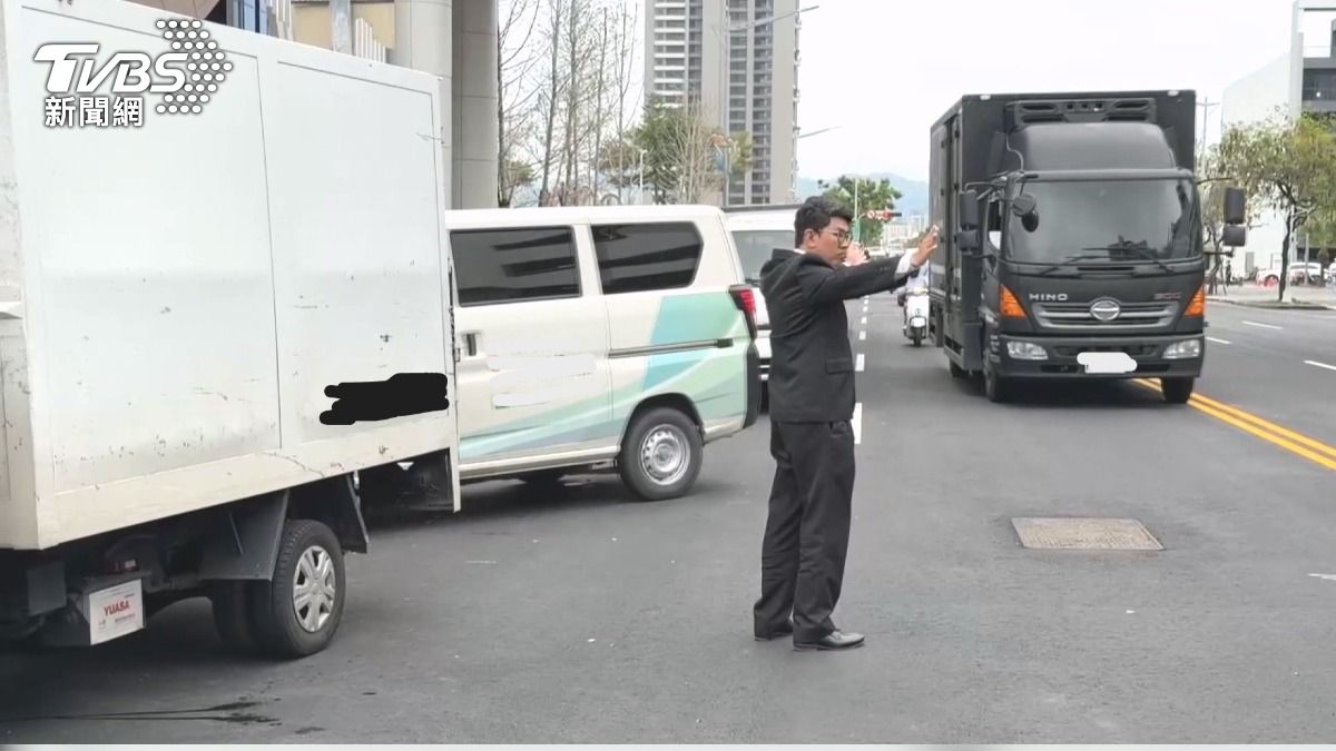 試營運倒數!「漢神洲際」逾470櫃進貨塞爆 業者加人力疏導