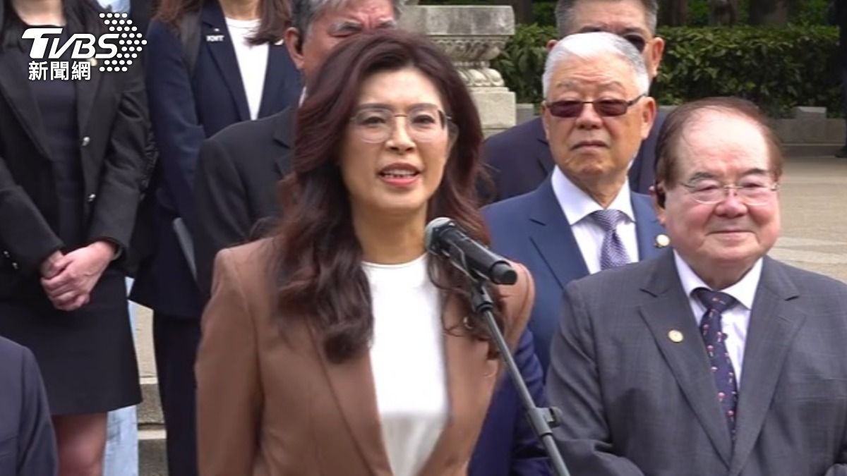 鄭麗文巧妙將蔣渭水與三民主義連結,講稿中融入反台獨主張。(圖/TVBS)