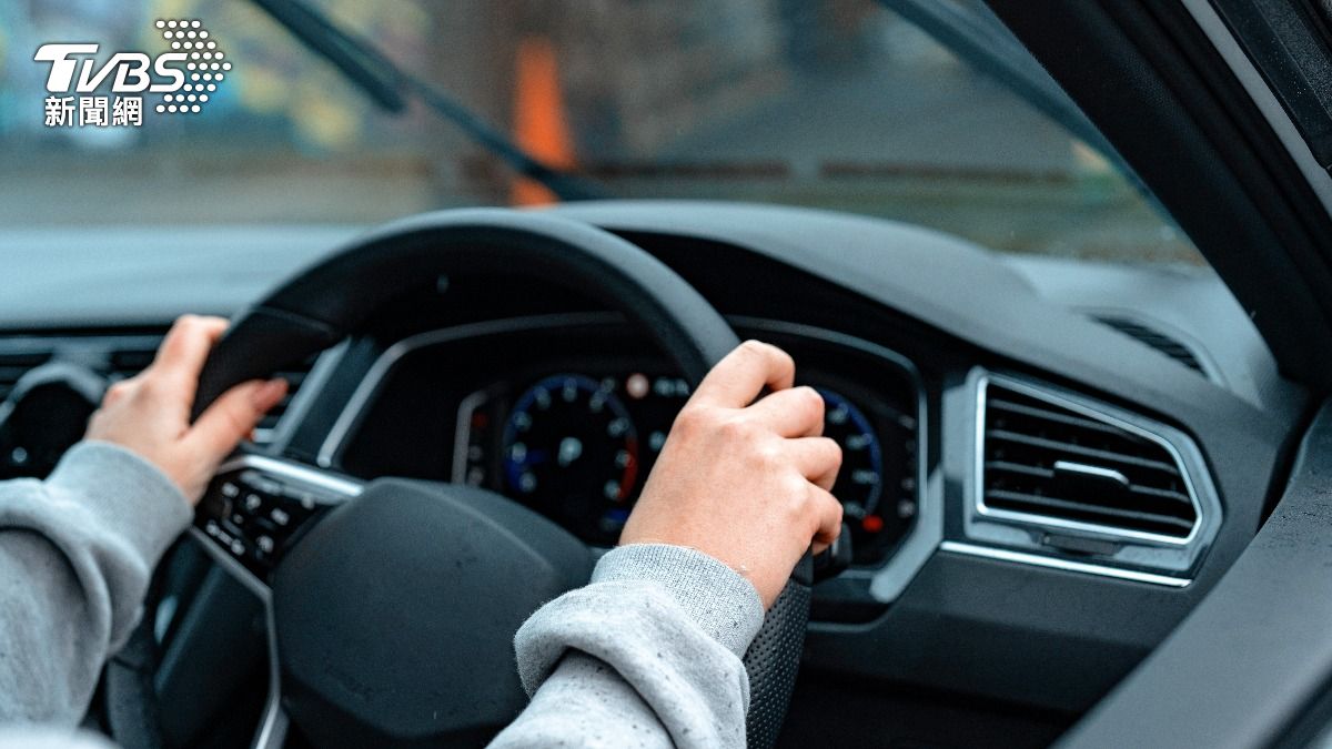 喝酒把愛車給「代駕」開　他問代駕怎回家？網歪樓：代價