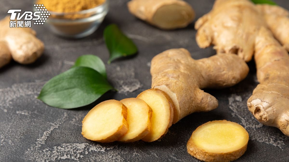 狂塗生薑反而會過度刺激毛囊,導致發炎加劇。(示意圖/shutterstock達志影像)