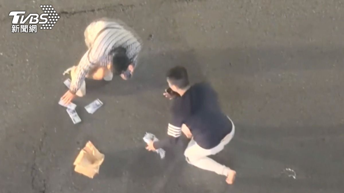 台中警追查這起街頭搶案實為詐騙成員內鬨,2名收水手火速撿錢回報