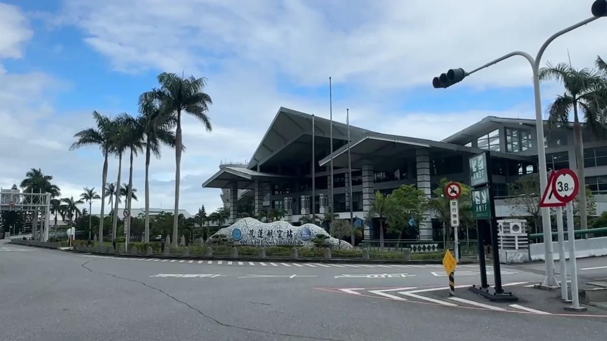 立委傅崐萁批華信停飛本末倒置,強調該航線非市場邏輯,而是災時救命的政策性通道。(圖/TVBS)