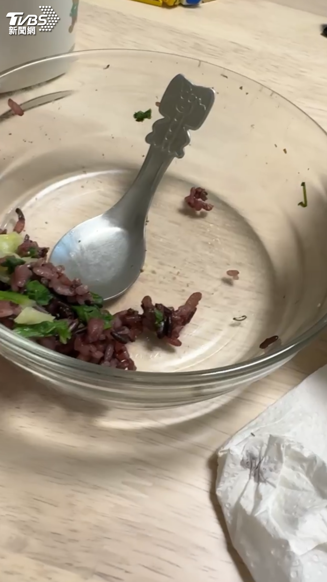 許小姐孩子在飯內吃到刀片。（圖／當事人提供）