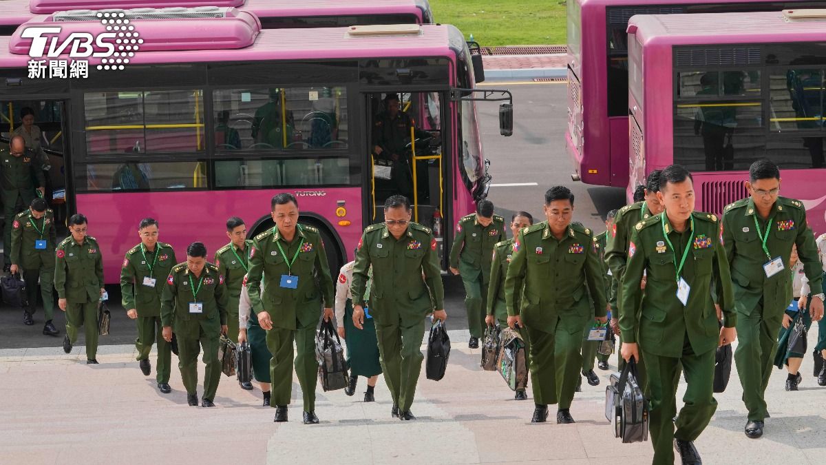 緬甸軍方代表出席聯邦議會。(圖/達志影像美聯社)