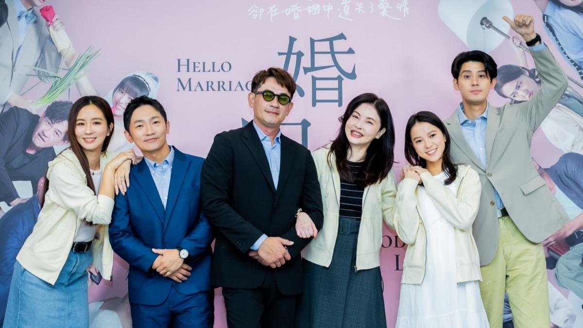 周曉涵(左起)、蔡昌憲、柯叔元、何如芸、項婕如、李玉璽。(圖/艾彼新創股份有限公司提供)