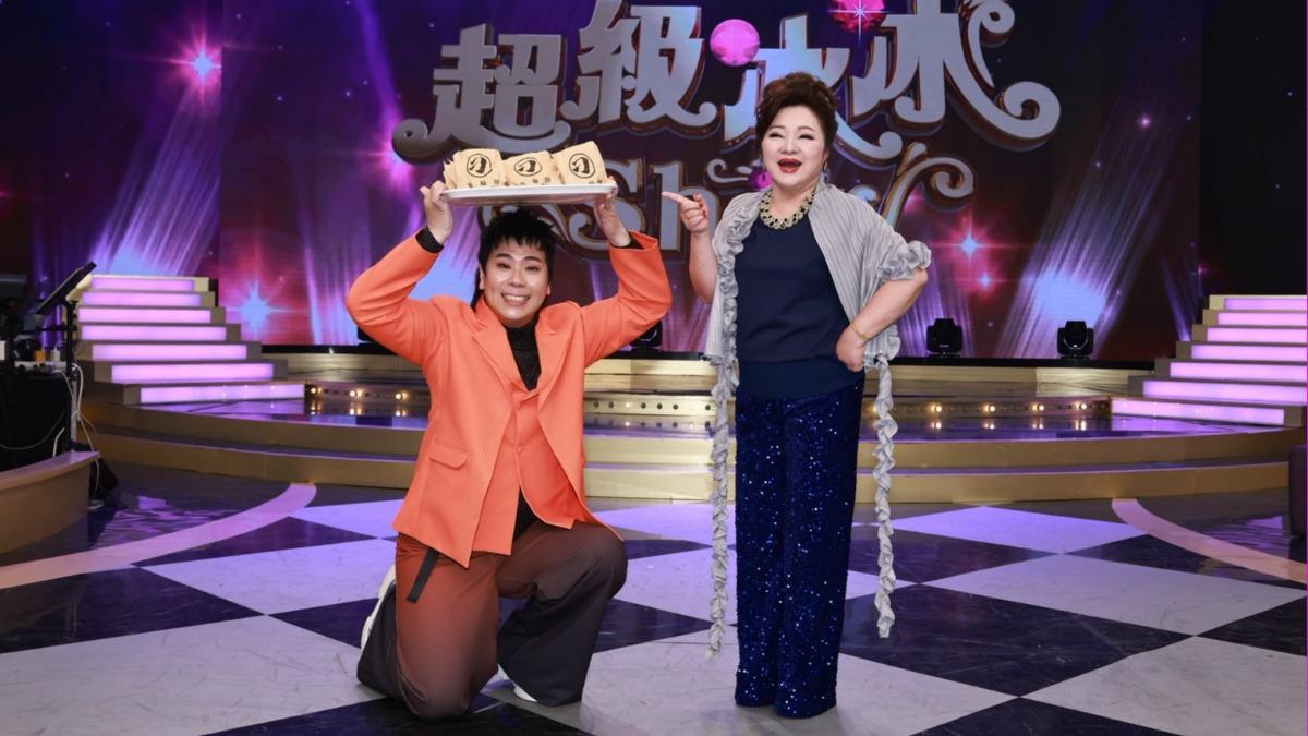 邵大倫向白冰冰下跪請罪。(圖/民視提供)