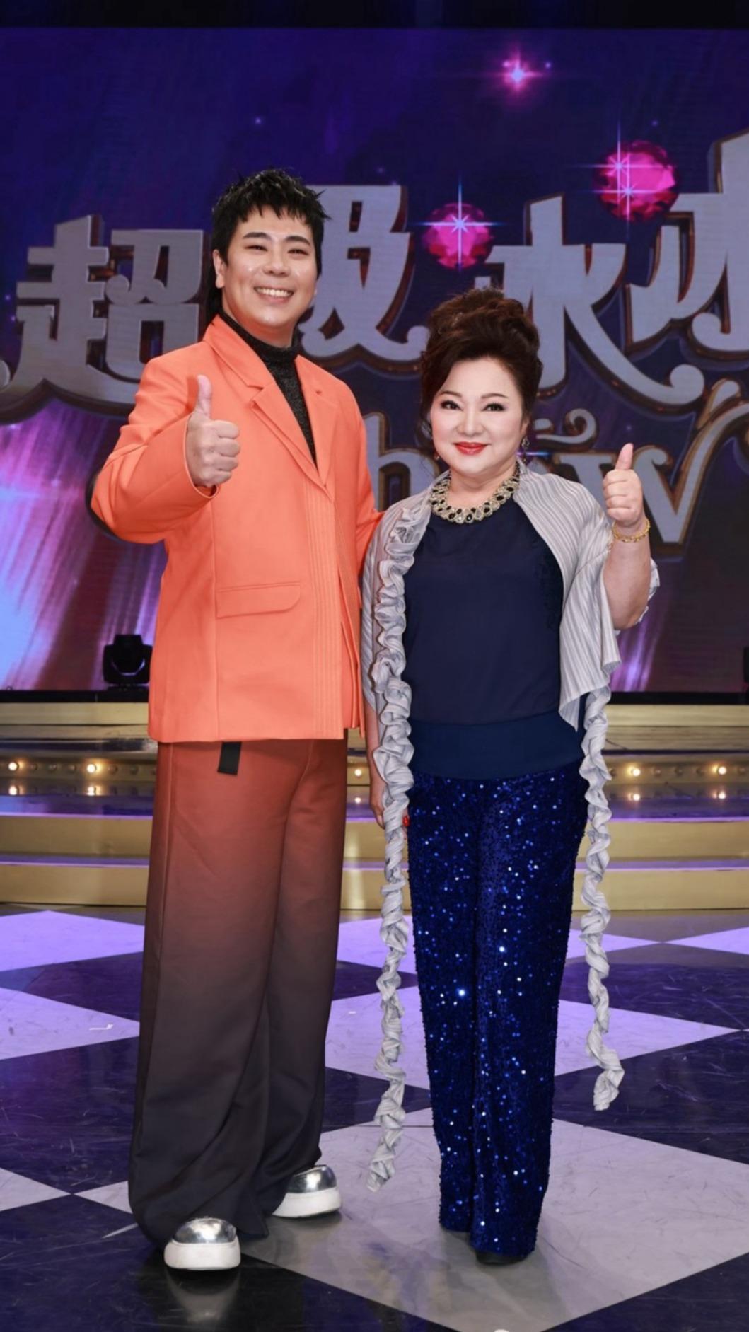 邵大倫與白冰冰進棚錄影。(圖/民視提供)
