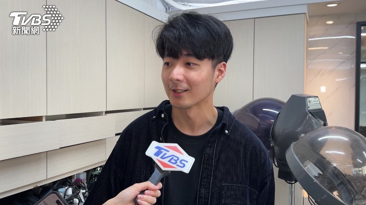 有企管系背景的Alex看到民眾的需求,創立「美髮媒合平台」,堪稱美髮界的Uber。(圖/TVBS)
