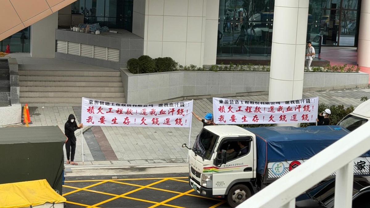 台中漢神洲際購物廣場明開幕!包商拉布條討百萬血汗錢 業者急回應