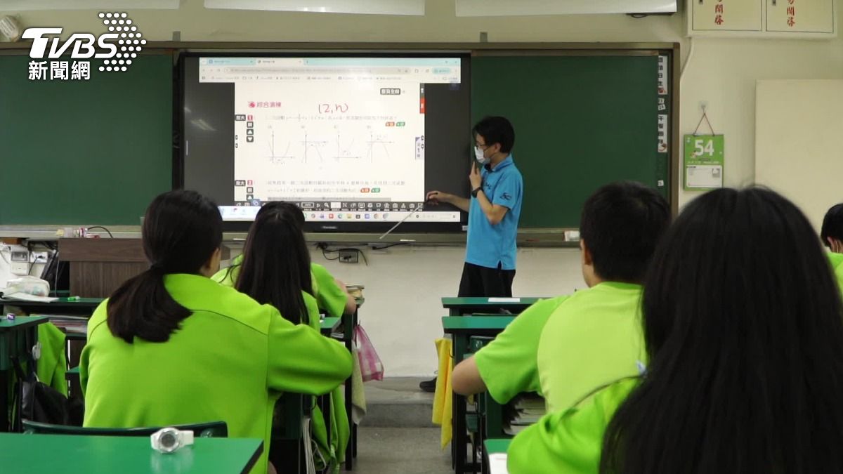 學生課業壓力大,對於長期投入難預期回報的事情,越來越不感興趣。(圖/TVBS)