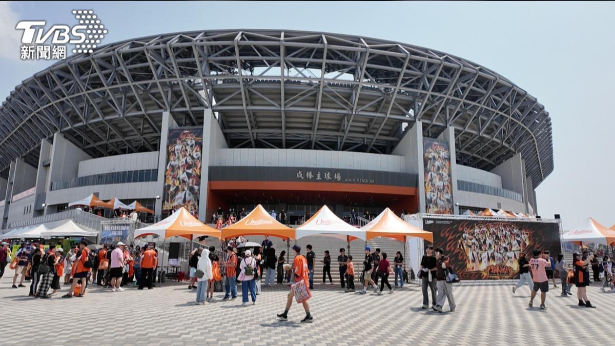 台南亞太球場球員停車收費一事,經過反應,未來二軍賽事期間,球員會有停車區域,讓球員安心打球。(圖/資料照/TVBS)