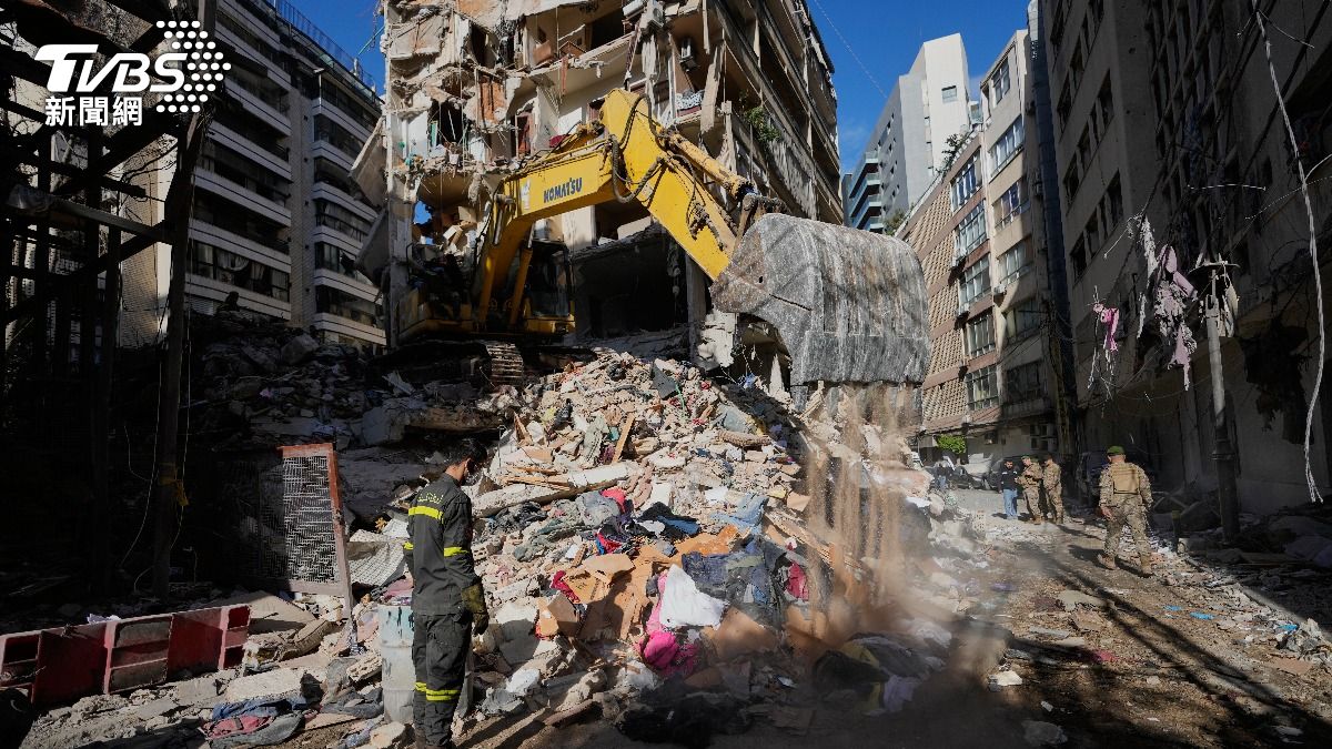 黎巴嫩貝魯特一帶遭以色列空襲摧毀的建築殘骸。(圖/達志影像美聯社)