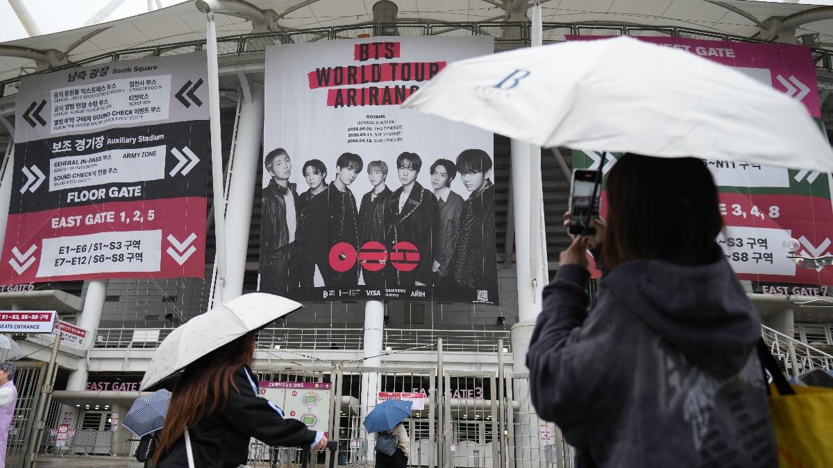 BTS演唱會首日南韓下大雨。（圖／達志影像美聯社）
