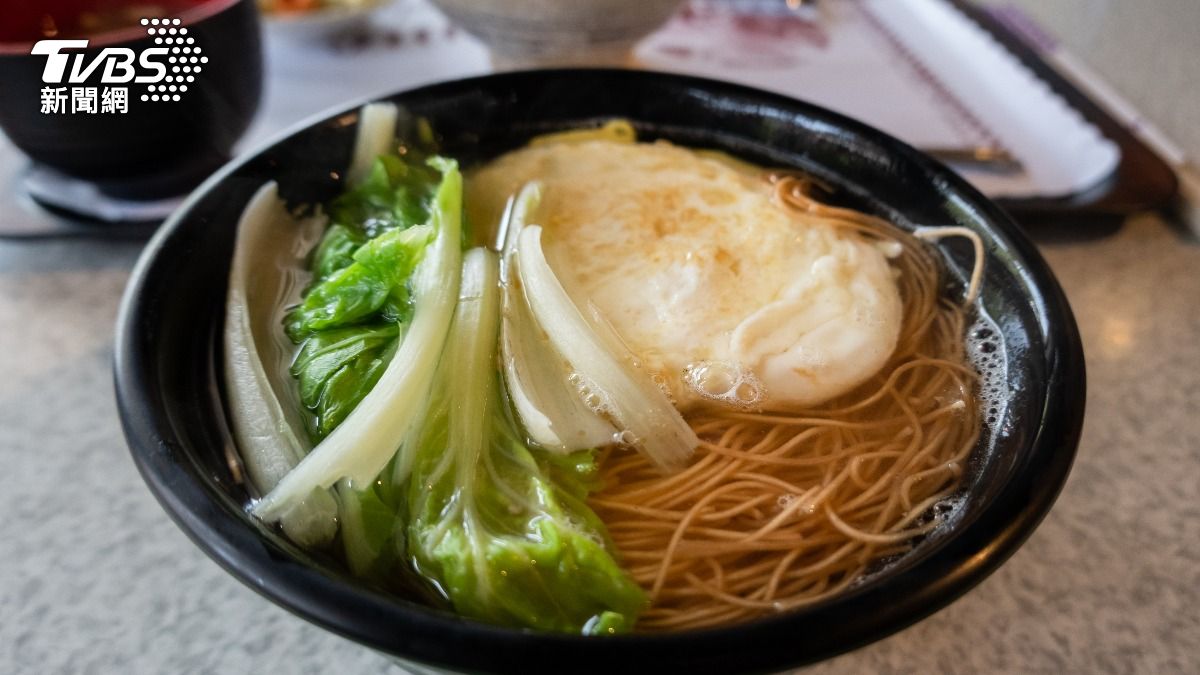12種食物「高鈉地雷」!不鹹卻越吃越腫 雞絲麵1碗就爆表