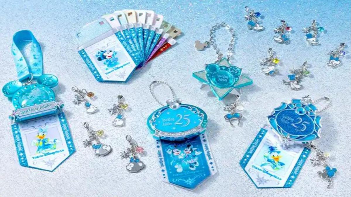 東京迪士尼海洋25週年慶紀念商品,也是以慶典藍為主基調設計。(圖/翻攝東京迪士尼海洋官網)