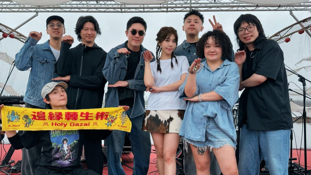 蔡家蓁成為「同根生」的一日限定主唱,和團員們玩音樂超過癮。(圖/想不到娛樂製造所提供)