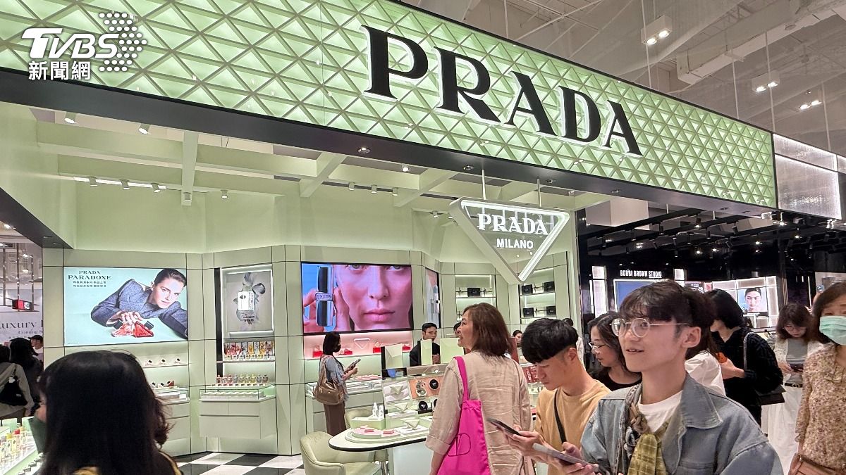 PRADA專櫃。(圖/陳祁攝)