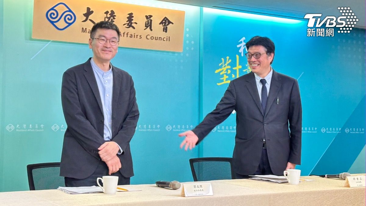 邱垂正率梁文傑一同出席記者會。（圖／潘袁詩羽攝）