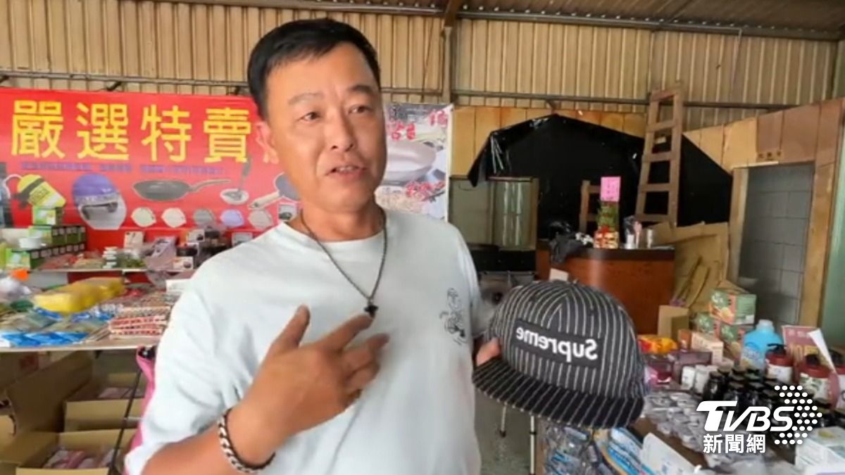 台灣市集擺攤民眾林建德和女兒機警揭穿騙局,也用自己的親身經驗,示警其他人交換高價商品時要睜大眼。(圖/TVBS)