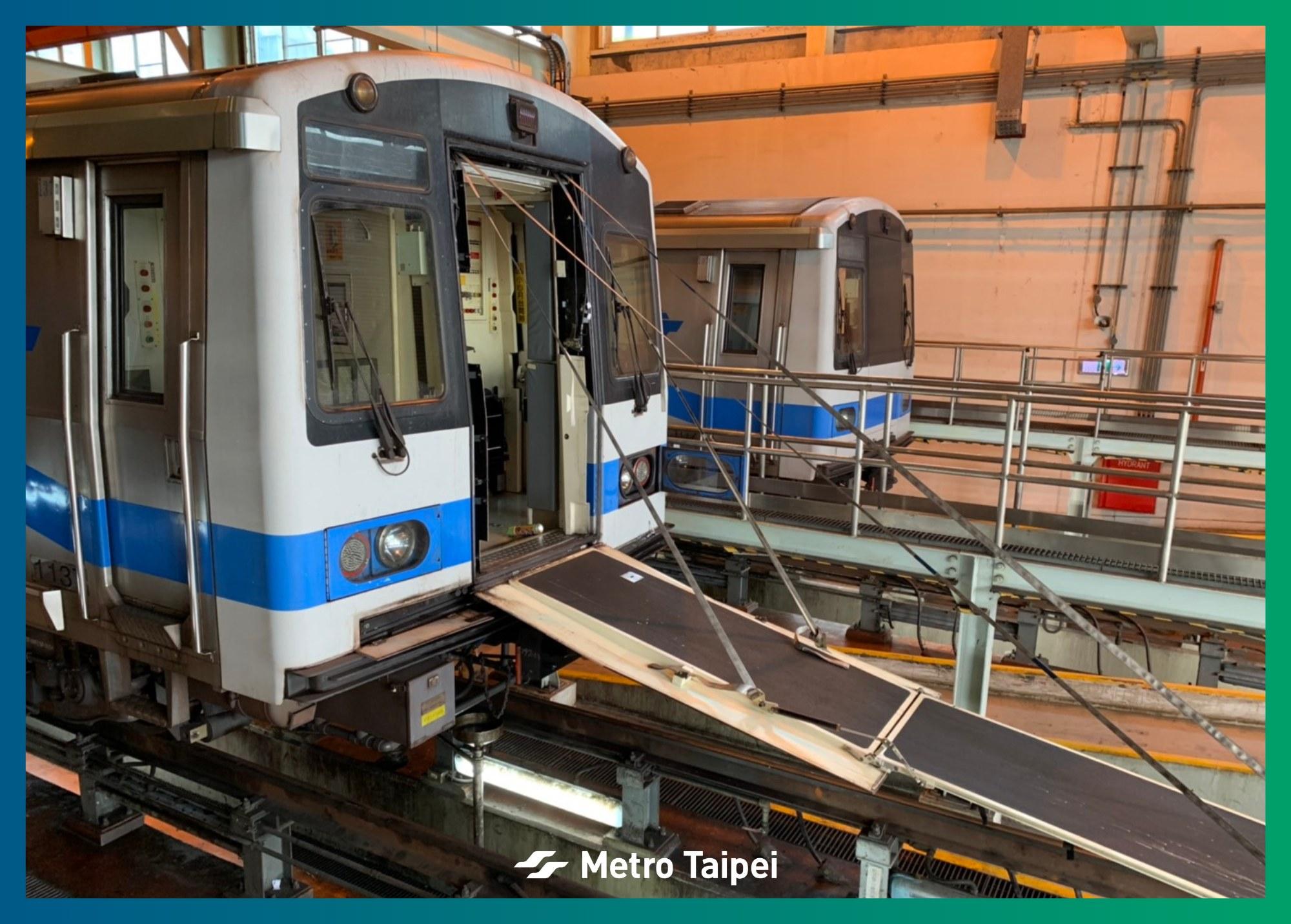 台北捷運-捷運逃生門-北捷冷知識-捷運車頭門-捷運緊急疏散-捷運駕駛室-捷運車頭門做什麼用的-台北捷運緊急出口在哪-北捷神秘之門用途-北捷車頭神秘之門