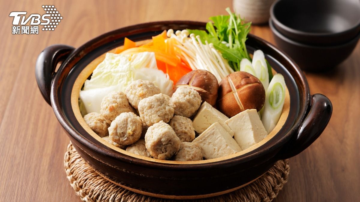 想要成功瘦身,火鍋公式就要遵守「211餐盤」。(示意圖/shutterstock達志影像)