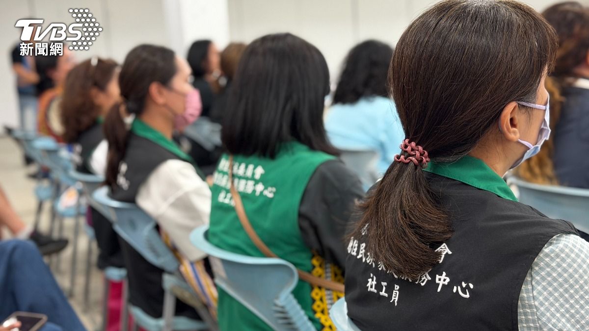 台東15處原住民族家庭服務中心的社工員恐面臨失業潮，要求台東縣府給與合理的退場機制。（圖／TVBS）
