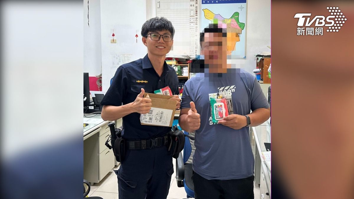 因為中文不好，到派出所求助，員警幫他申請退貨，遂主動致電客服，說明案情並表示案件已由警方受理，菲律賓移工才能成功拿回被騙的一萬塊錢（圖／TVBS）