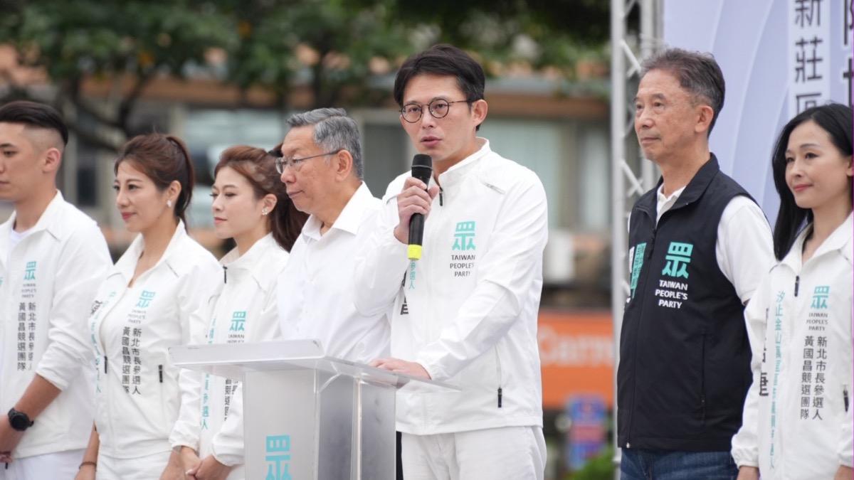 民眾黨主席黃國昌競選新北市長的首場戶外造勢11日登場，網紅四叉貓也到場揭真實參與人數。（圖／民眾黨提供）