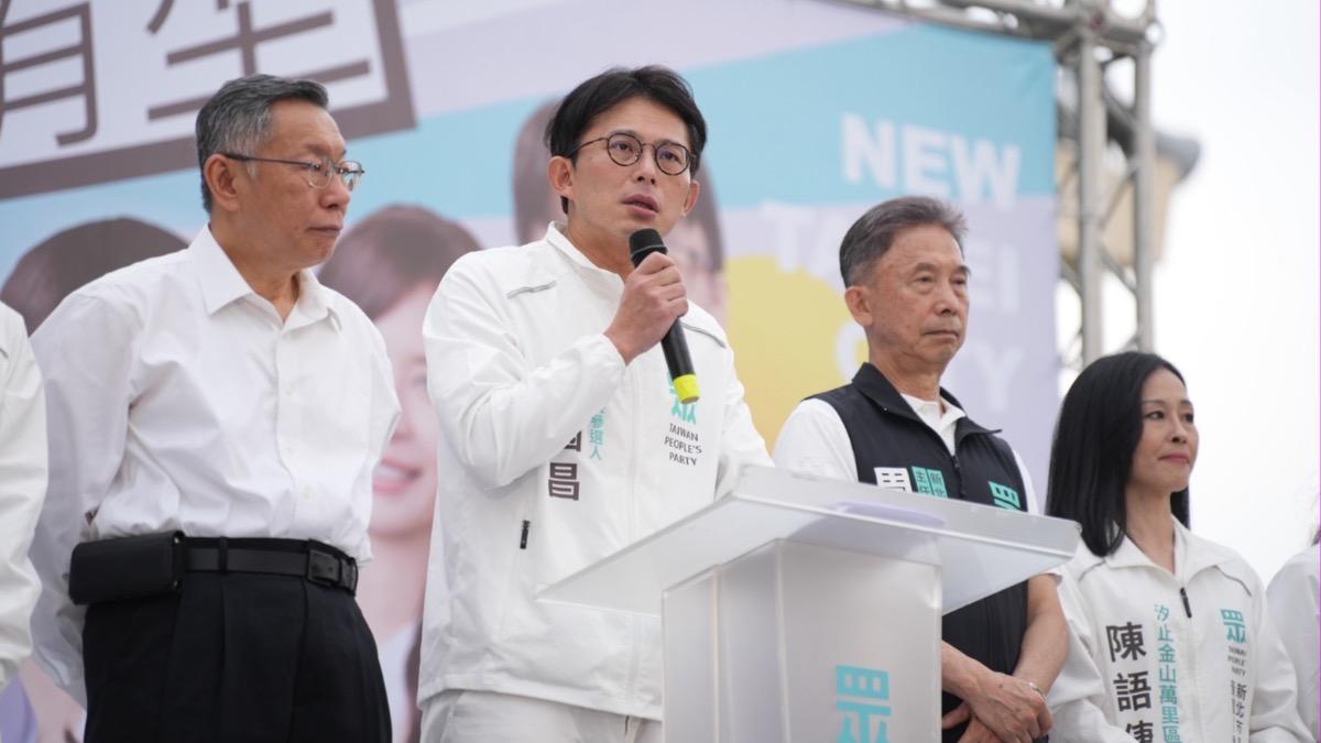 柯文哲11日替黨內新北市長參選人黃國昌站台。(圖/民眾黨提供)