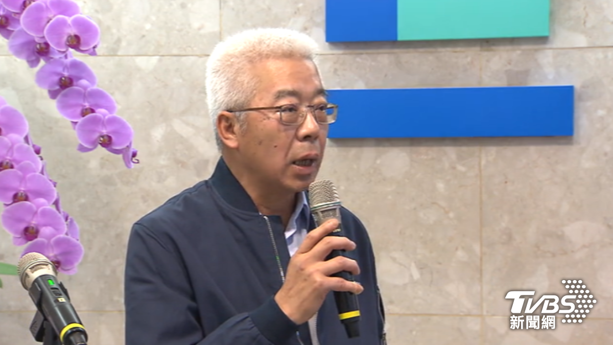 中油公司董事長宣布油價繼續凍漲。(圖/TVBS)