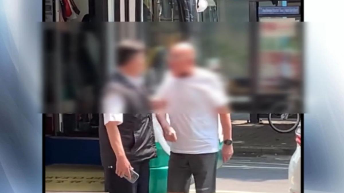 公車與轎車駕駛停路中央理論。(圖/threads)