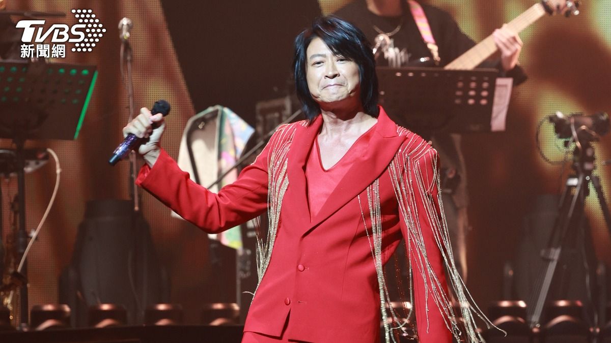 游鴻明睽違18年開唱，帶來〈地下鐵〉等招牌好歌。（圖／黃城碩攝）