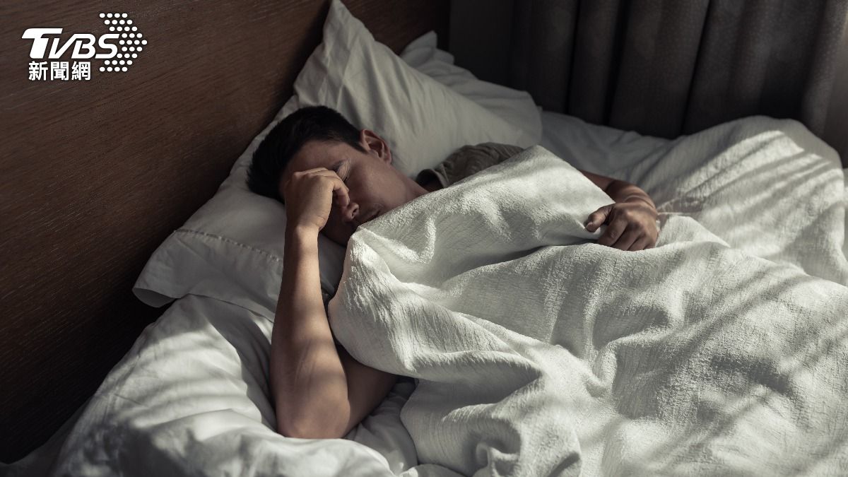 打呼別輕忽!醫揭「睡眠呼吸中止症」危機:恐引發中風、心臟病