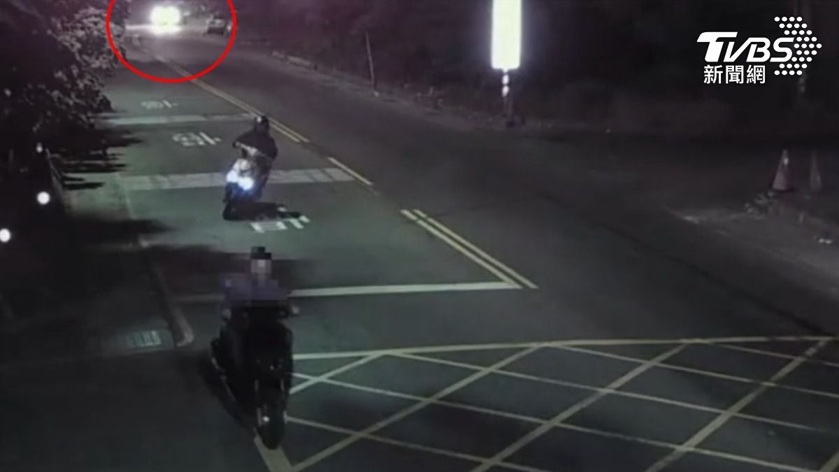 深夜競速飆車,見員警到場秒掉頭,警日前拘提8人到案。(圖/TVBS)